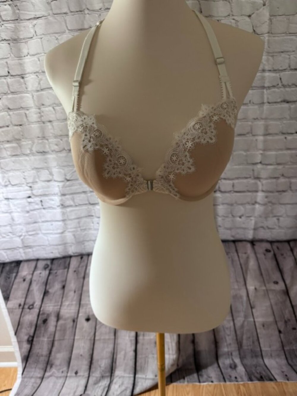 NWOT Victoria's Secret Dream Angels Front Close Lace Racerback Bra 36C